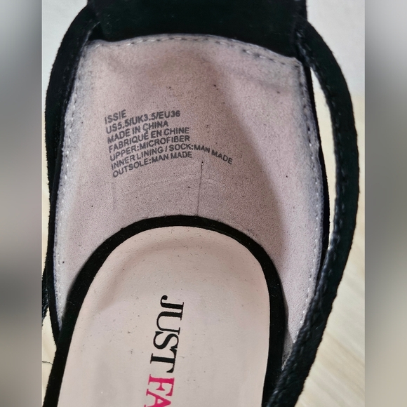 Just Fab Issie Women's Black Suede Casual Strappy 2 " Heels Size 5.5 - Picture 4 of 9